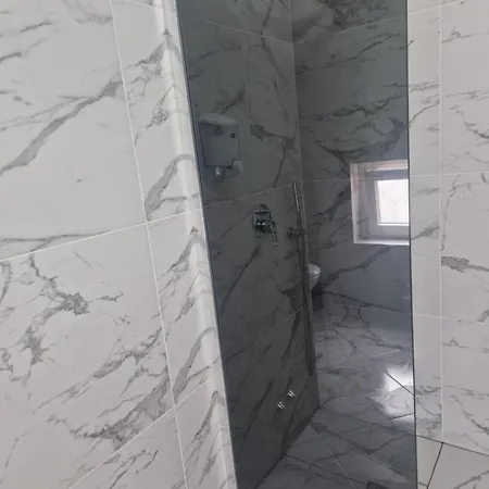 ゲストハウス Eden